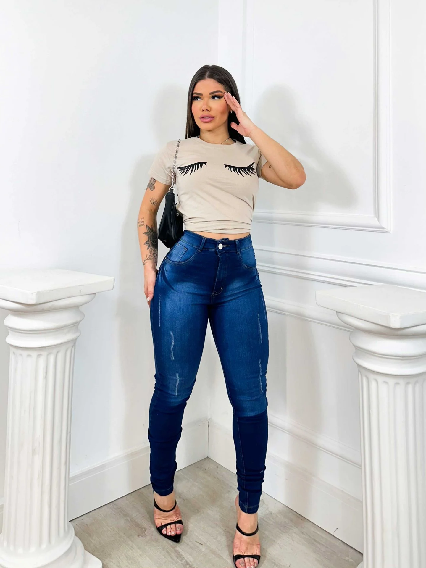 Calça jeans com Strech cós alto com used e lixado unha de gato