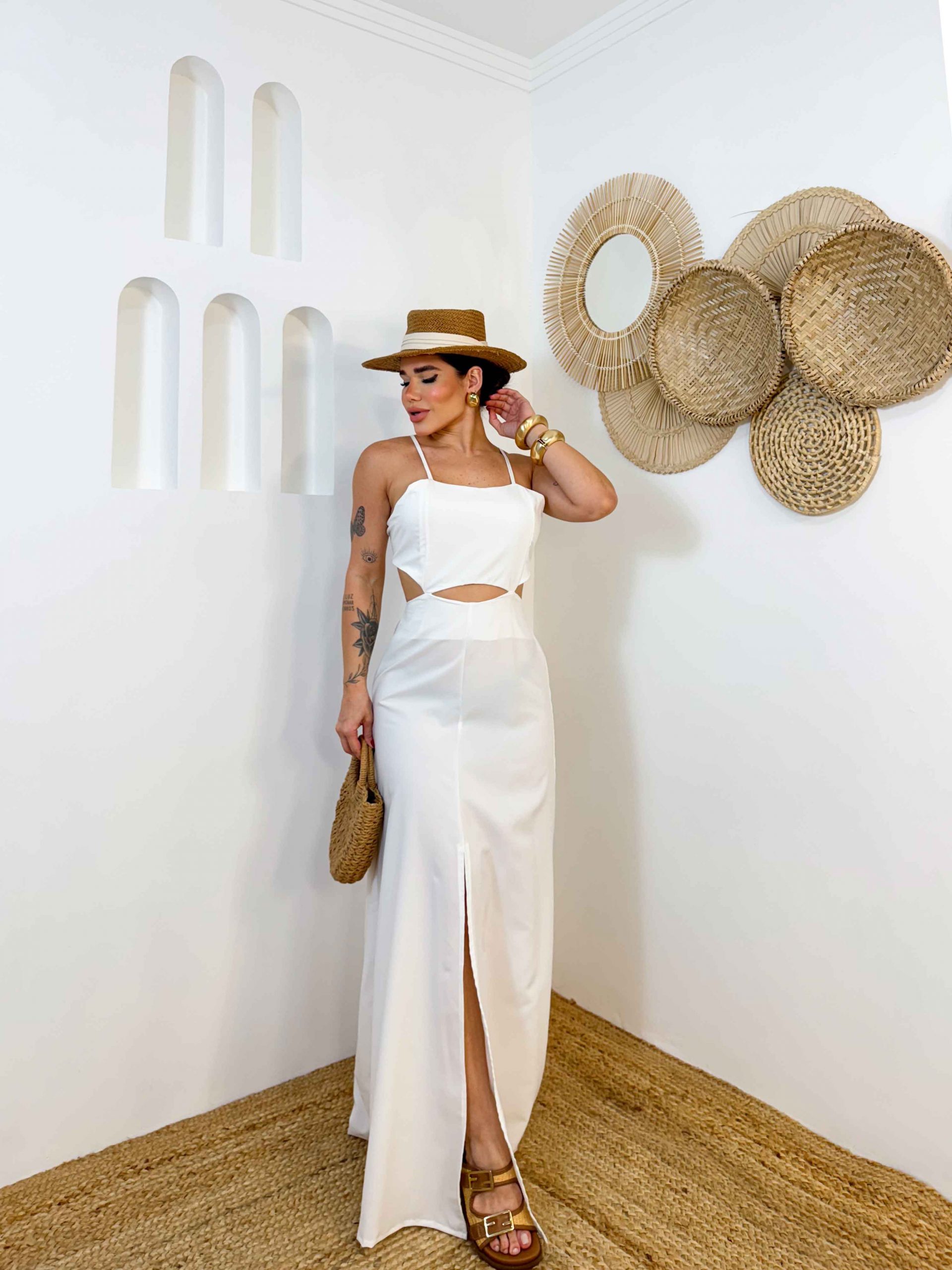 Vestido com abertura na pala cruzado nas costas