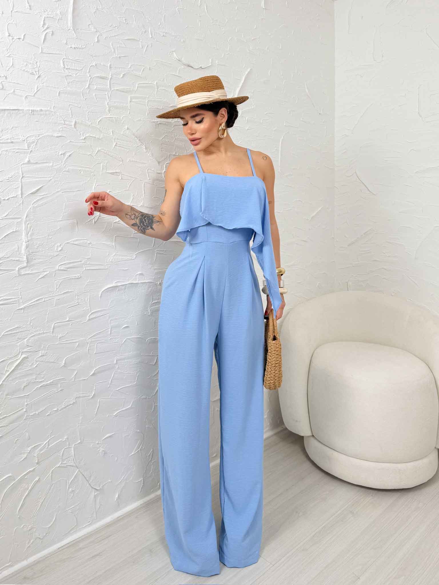 Macacão com alça regulável e babado - AZUL CLARO