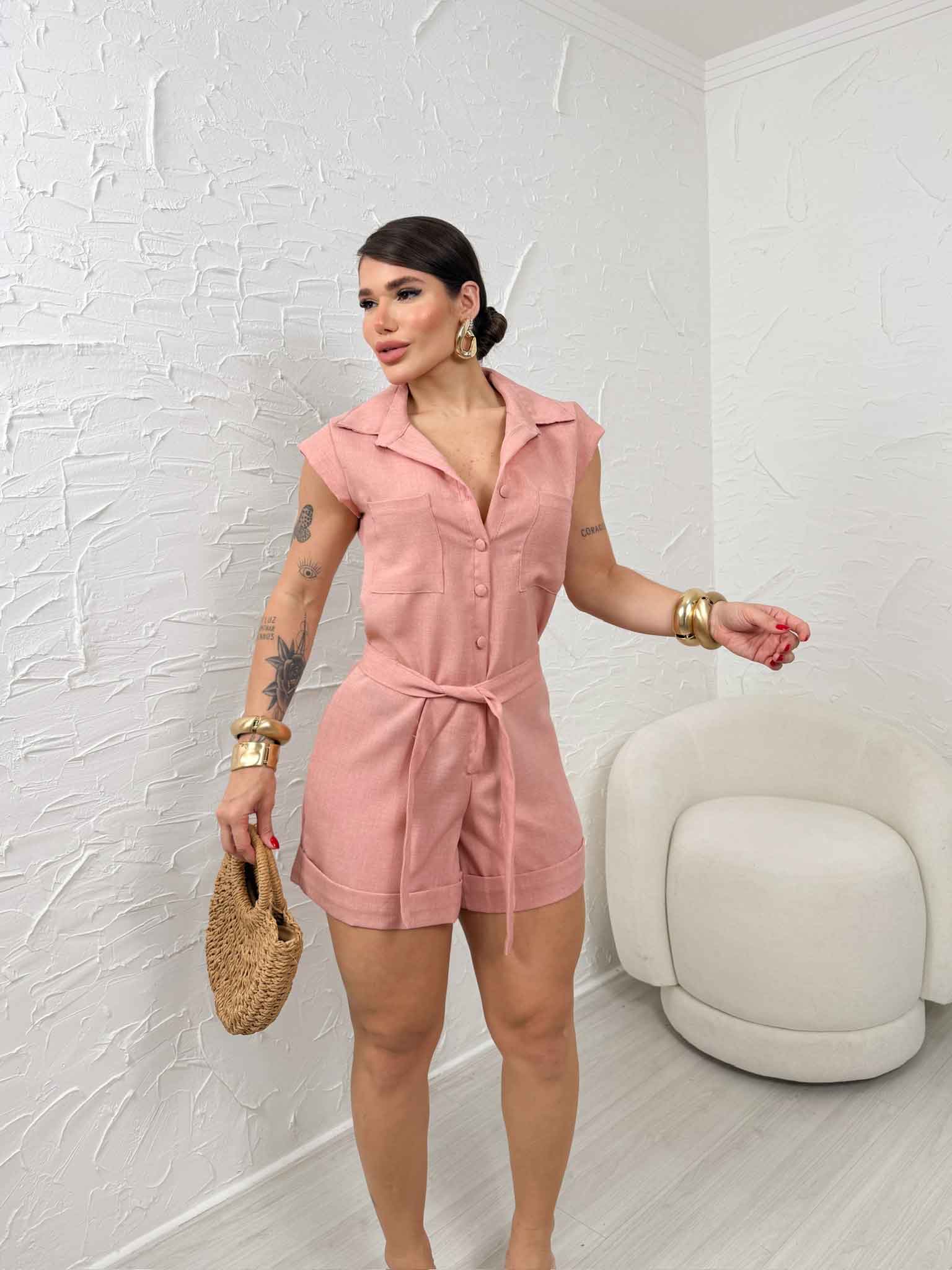 Macaquinho em linho, botão forrado com bolso - ROSE